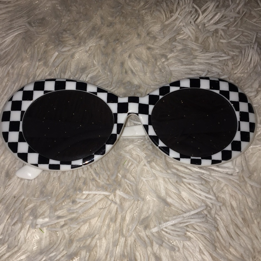 Checkered Oval Clout Sunglasses - Picture 2 of 3